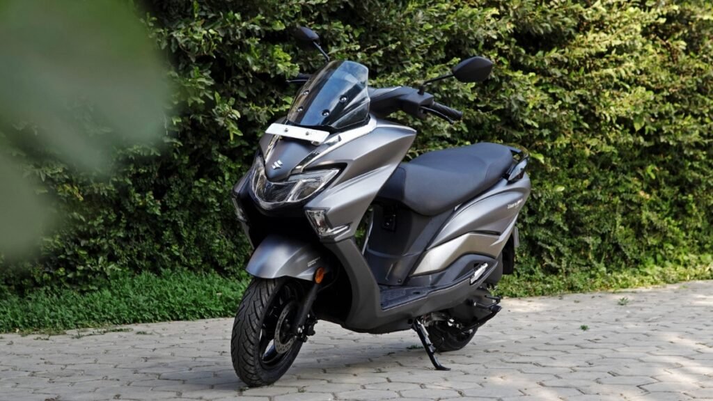 Suzuki Burgman Street 125: Where Style Meets Comfort and Power 3 Suzuki Burgman Street 125
