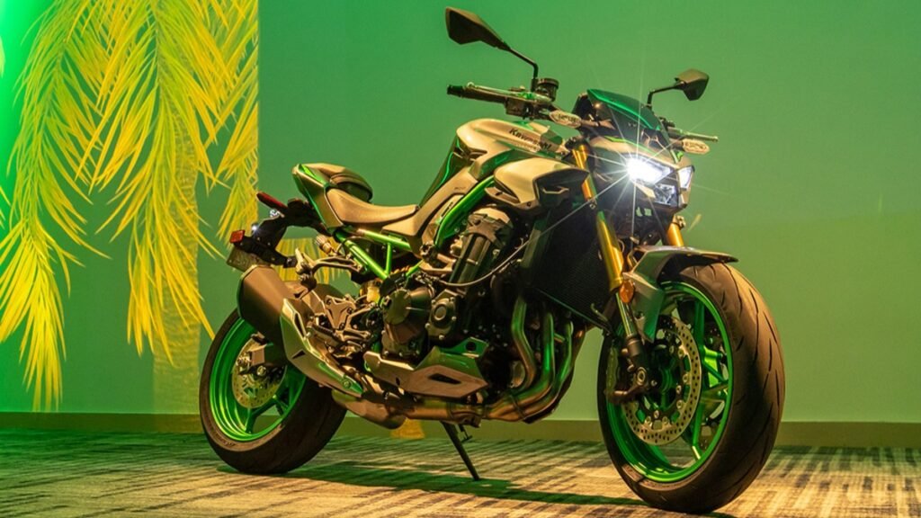 Kawasaki Z900 2025: Where Style, Power, Technology Pulse Like a Beating Heart 3 Kawasaki Z900