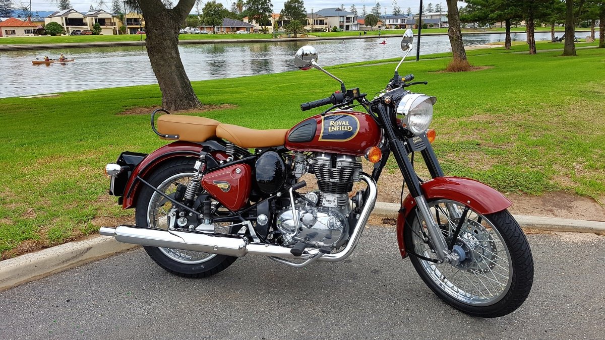Royal Enfield Classic 350: A Timeless Beat That Rides Straight Into the Heart 1 Royal Enfield Classic 350