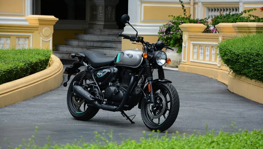 Royal Enfield Hunter 350: Feel the Power. Own the Style, Ride the Connection 2 Royal Enfield Hunter 350