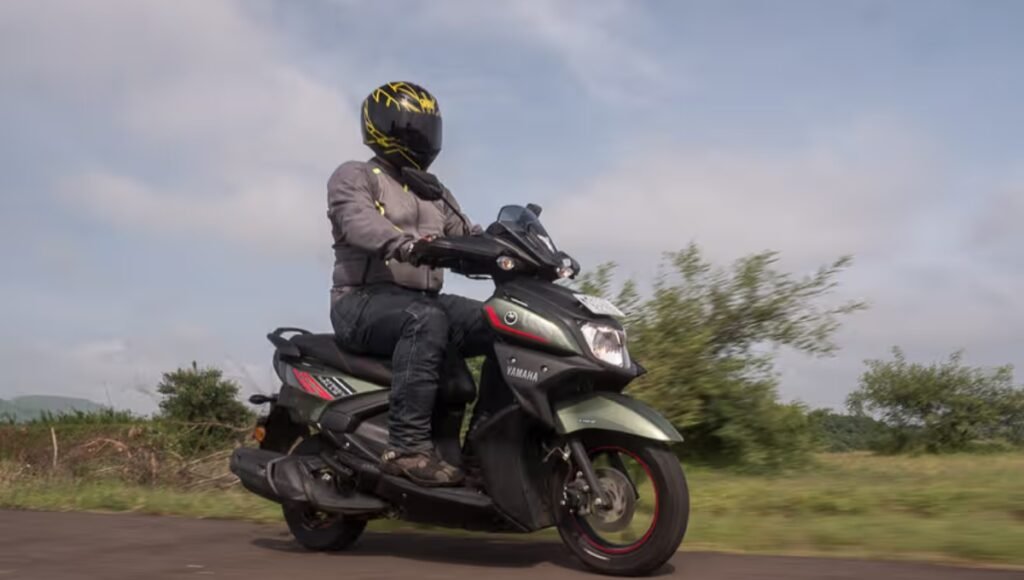 Yamaha RayZR 125 Fi Hybrid 2025: The Perfect Blend of Smart Performance, Striking Style 3 Yamaha RayZR 125 Fi Hybrid