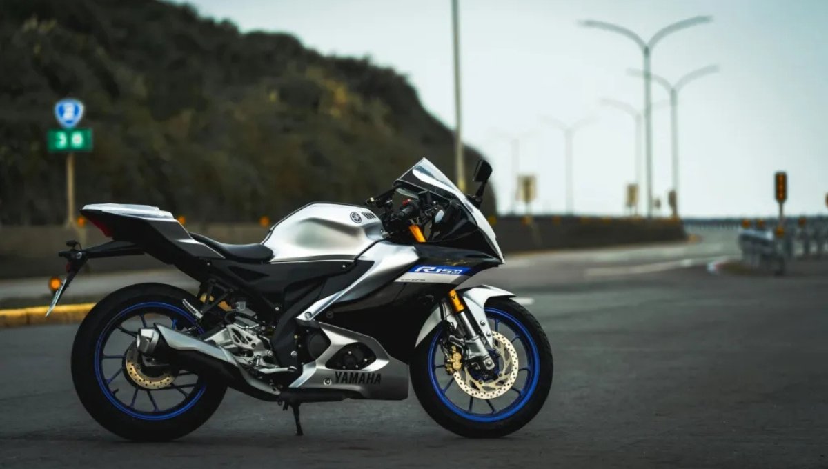 Yamaha R15 V4: Speed, Style, Smart Tech for the Next Gen 1 Yamaha R15 V4