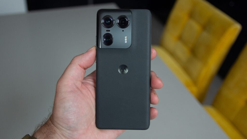 Motorola Edge 50 Ultra 5G: Where Luxury Meets Lightning-Fast Power 3 Motorola Edge 50 Ultra 5G
