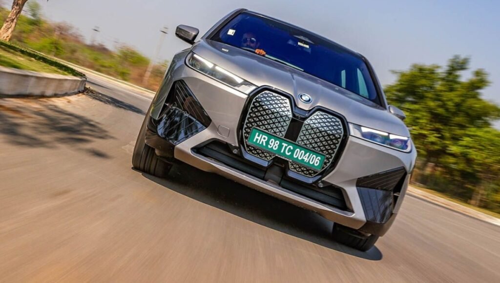 BMW iX 2025: Where Luxury, Power, and Great Mileage Shape the Future" 3 BMW iX