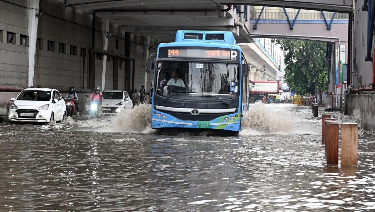 Heavy Rains Lash Telangana and Several States in India, Flood Risk Rises, Weather Department Issues Alertindia monsoon live updates 1 Heavy Rains