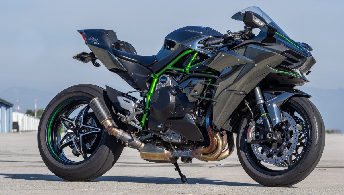 Kawasaki Ninja H2: The Untold Truth of India’s Fastest and Fiercest Bike 1 Kawasaki Ninja H2
