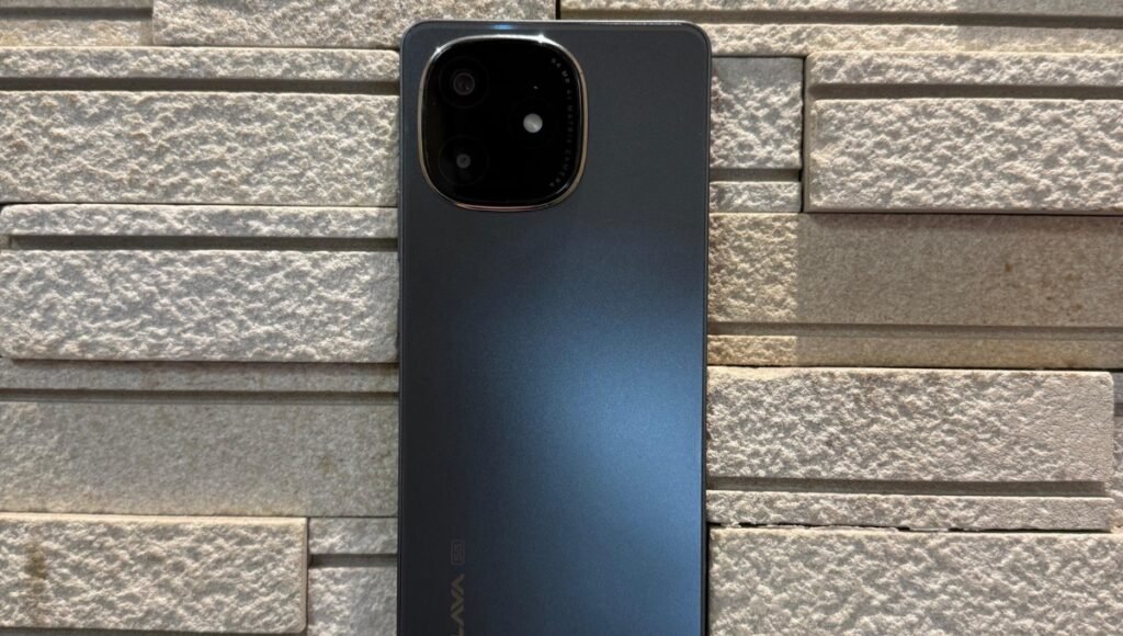 Lava Play Ultra: Powerful Punchy Performance for Just ₹15,000 3 Lava Play Ultra