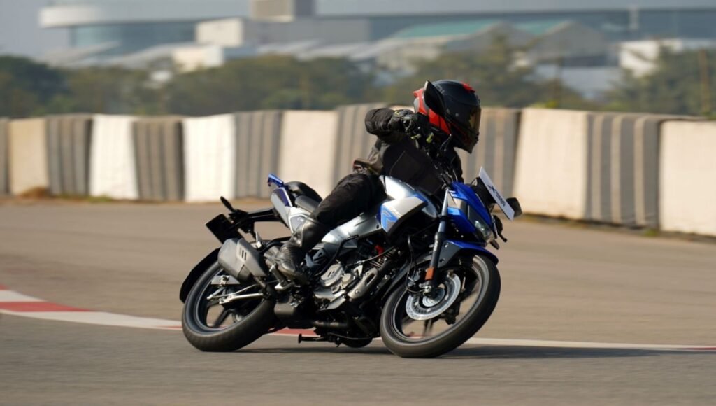 Hero Xtreme 125R 2025: Power, Style, Mileage Under 1 Lakh 2 Hero Xtreme 125R