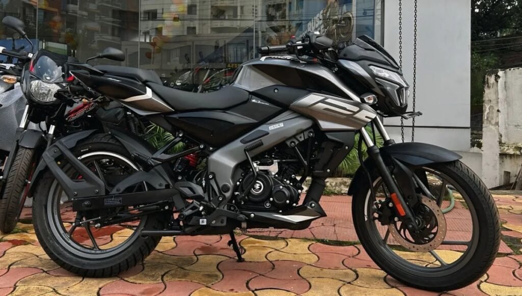 Pulsar NS125: Style Meets Performance with Impressive Mileage 2 Pulsar NS125