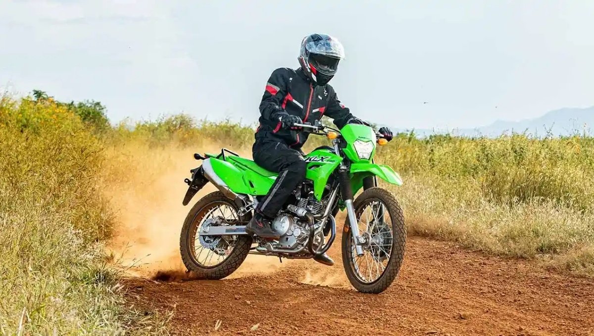 Kawasaki KLX230 Price Cut Leaves Competitors in the Dust – Here’s Why! 2 Kawasaki KLX230 Price Cut