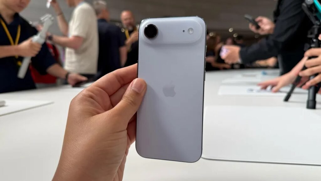 Samsung Galaxy S25 Edge vs iPhone Air: Slimmest Flagship Showdown of 2025 2 Samsung Galaxy S25 Edge vs iPhone Air